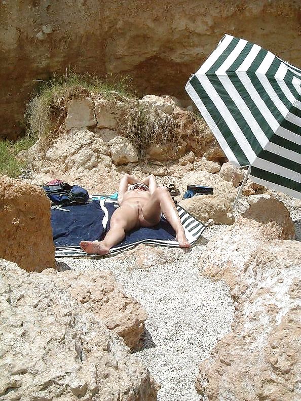 Divertimento nudo sulla spiaggia
 #708910