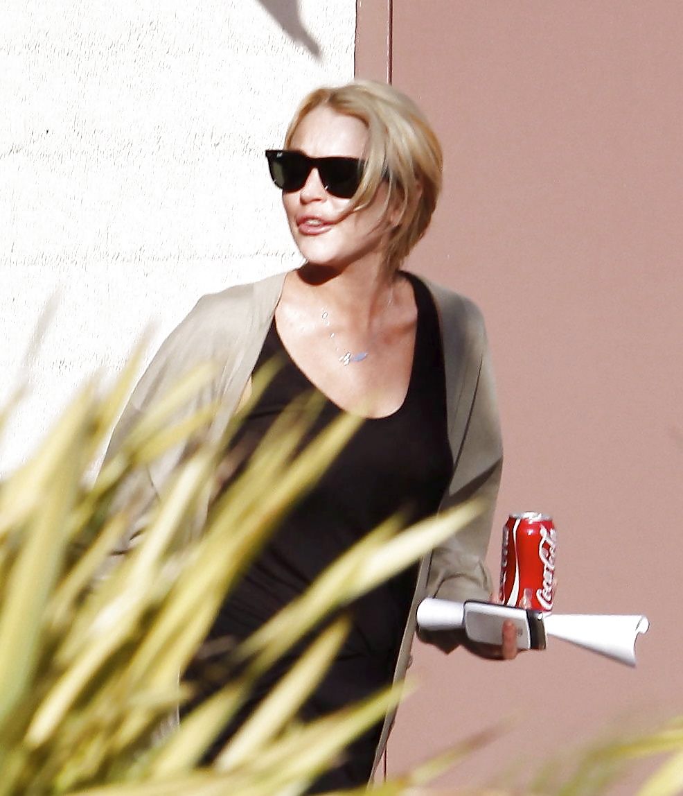 Lindsay Lohan Voir à Travers Au Centre Des Femmes Du Centre-ville Dans La #4735370
