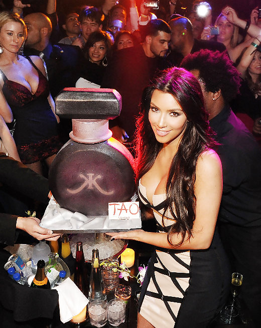 Kim Kardashian  #9925316