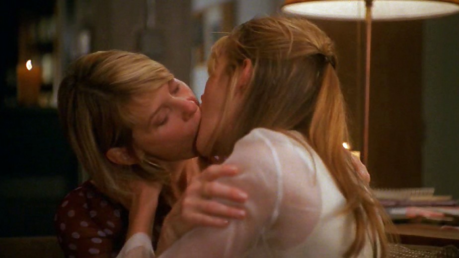 Lesbo besando tapas de la película
 #10875110