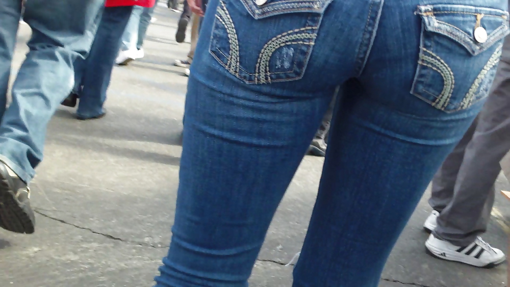 Belle jeune Cul Et Fesses En Blue-jeans Serrés #11356420