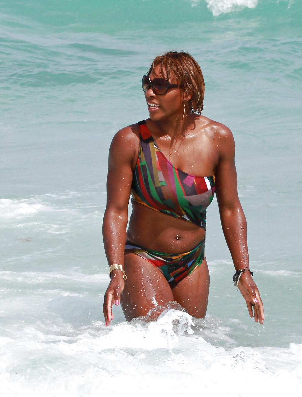 Serena williams bikini candids con amigos en miami
 #5298279