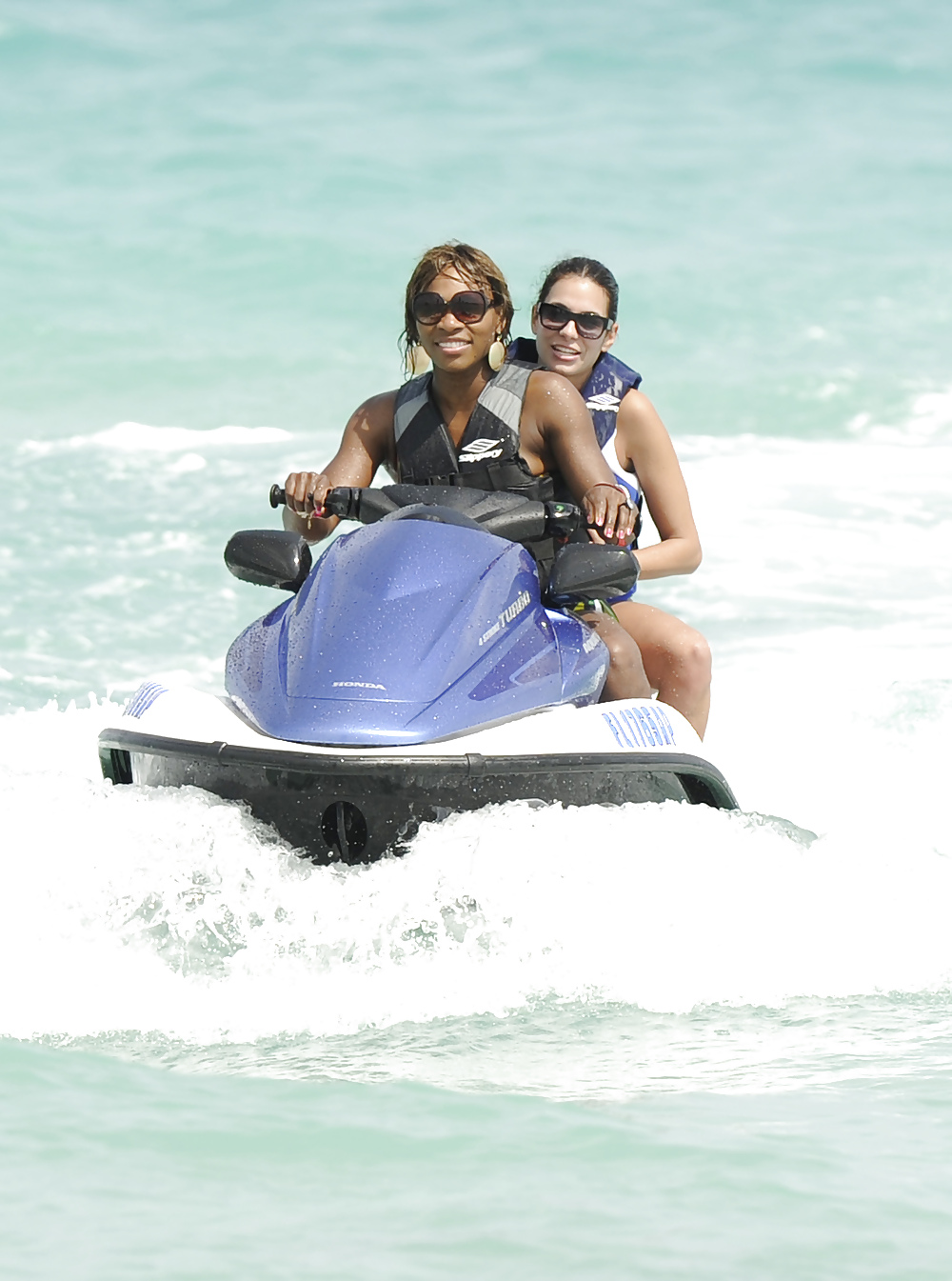 Serena Williams Bikini Candids Avec Des Amis à Miami #5298393