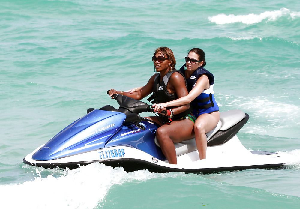 Serena Williams bikini candids with friends in Miami #5298613