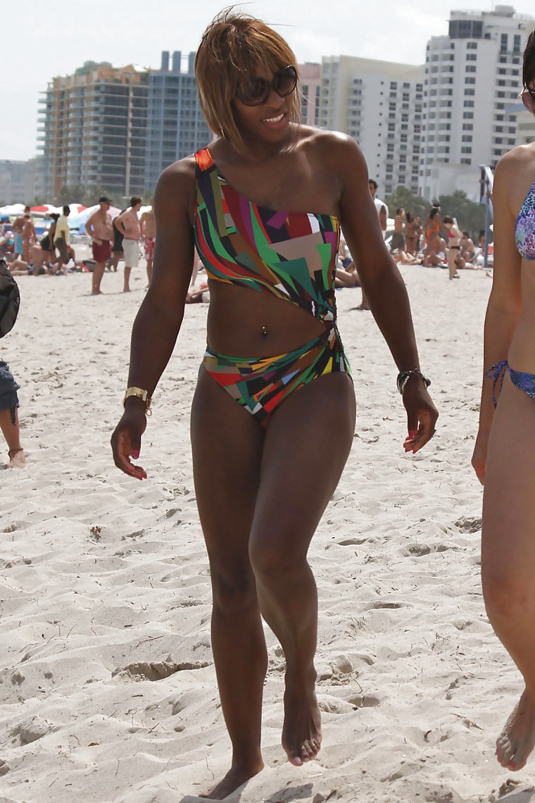 Serena williams bikini candids con amigos en miami
 #5298682