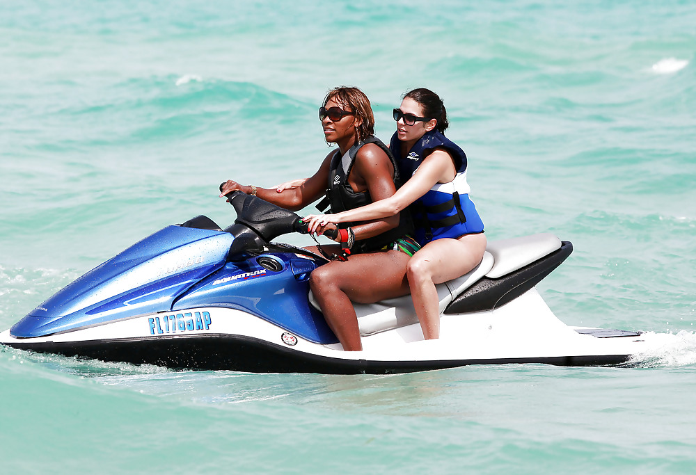 Serena Williams bikini candids with friends in Miami #5298709