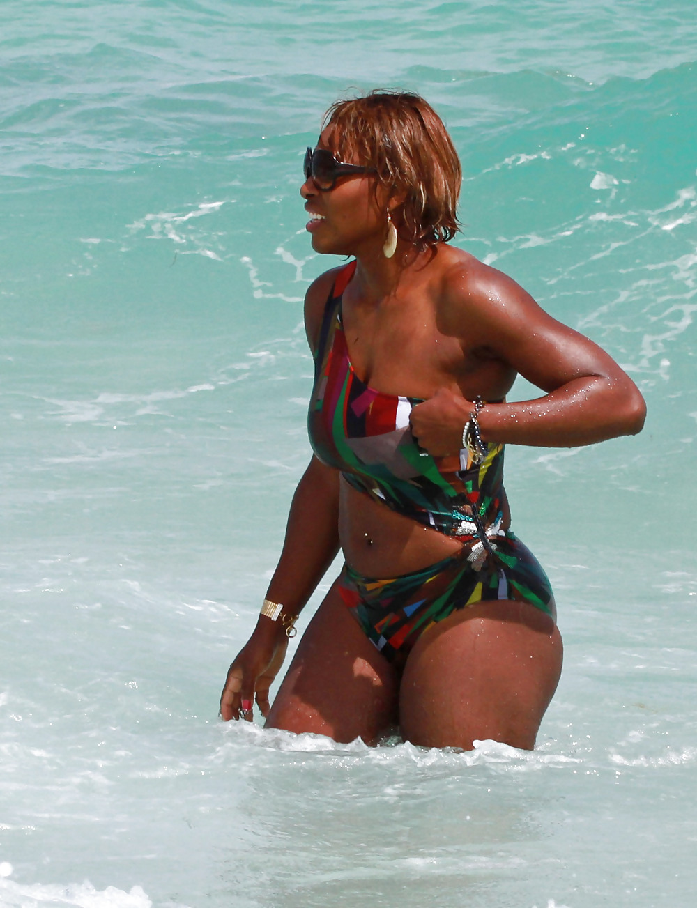Serena Williams bikini candids with friends in Miami #5298829