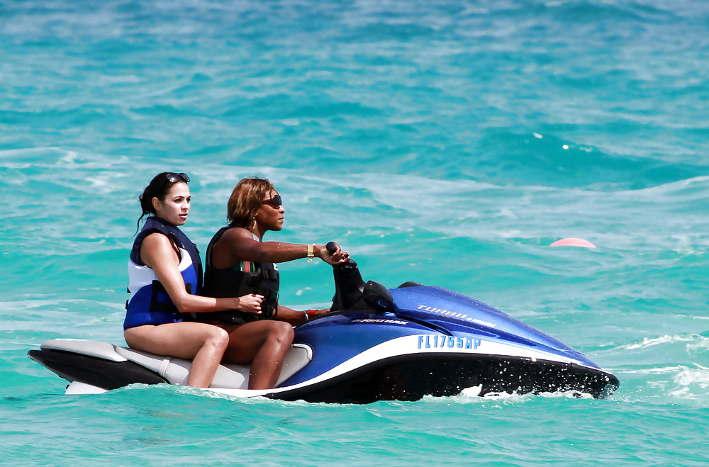 Serena Williams bikini candids with friends in Miami #5298850