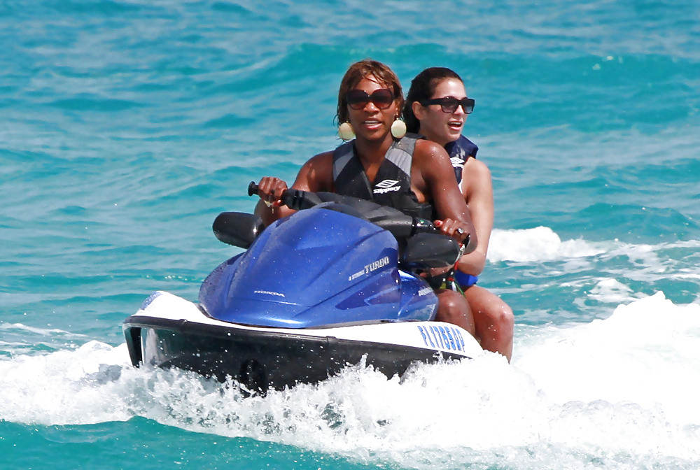 Serena Williams Bikini Candids Mit Freunden In Miami #5298940