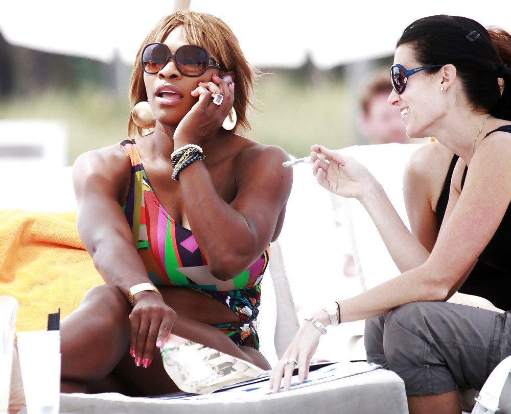 Serena williams bikini candids con amigos en miami
 #5298961