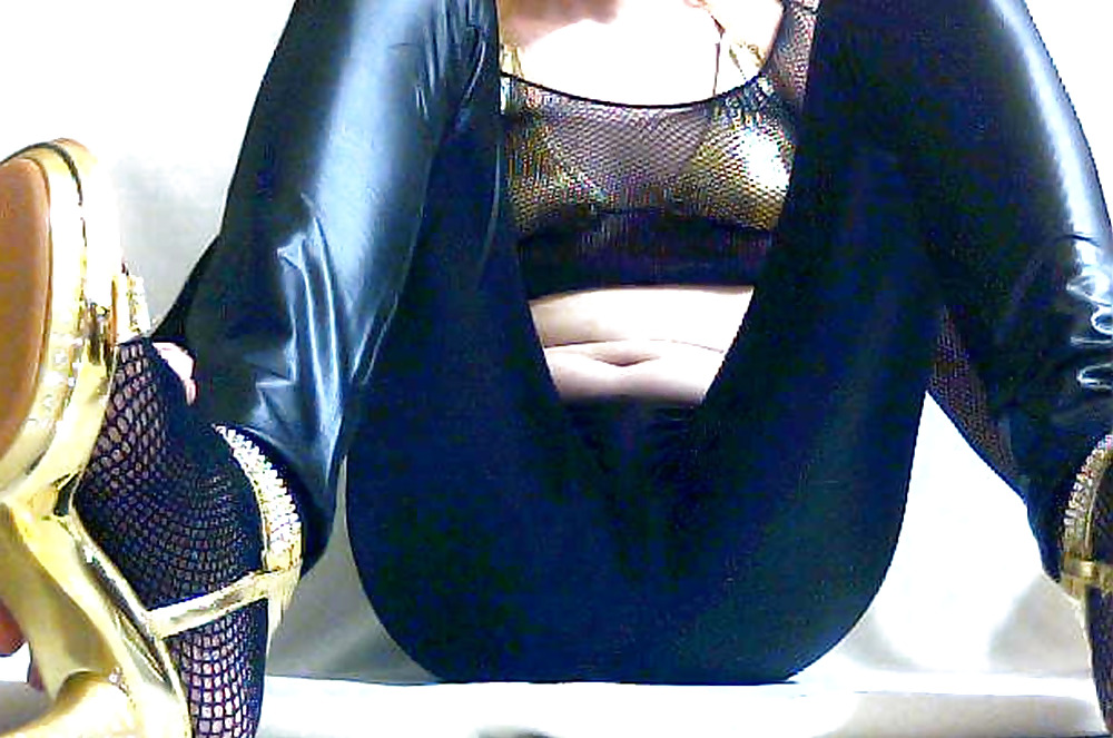 Love my leggings and my golden heels #7721789