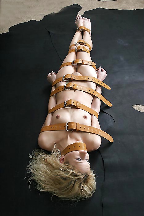 Belleza con cinturón
 #18878185