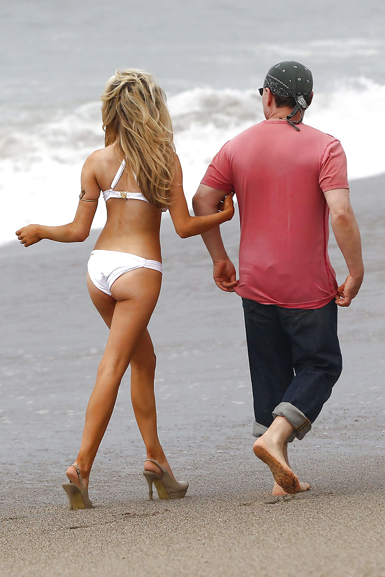 Courtney stodden - bikinis blancos en una playa de los angeles
 #5715510