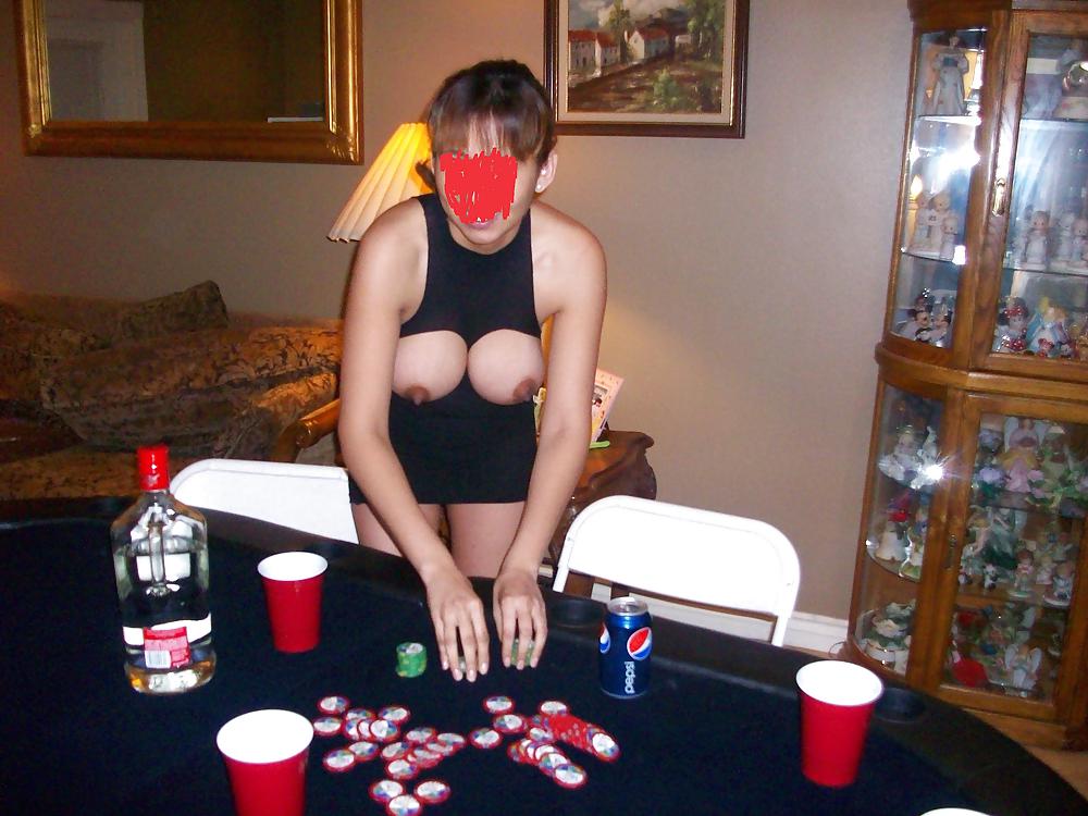 Nina latina después del poker
 #20569408