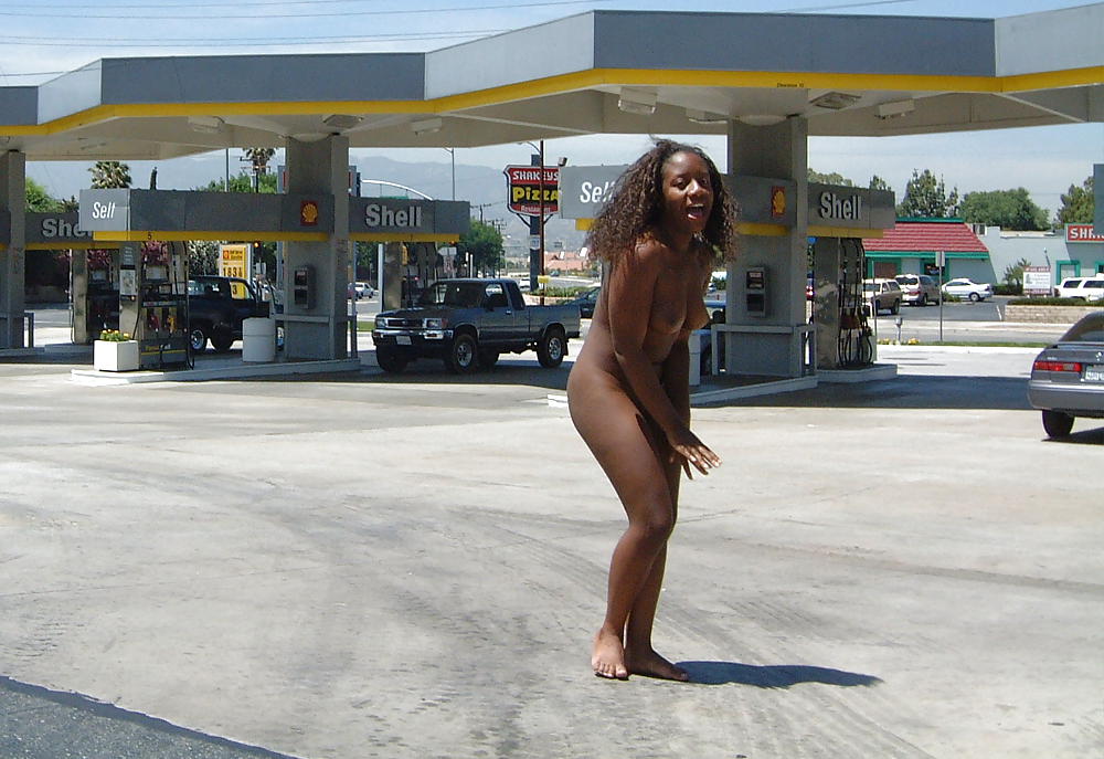 Chicas negras desnudas en público
 #9771773