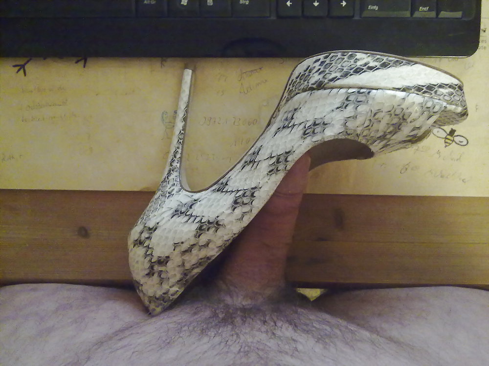 Le compré a mi mujer unos tacones de Jimmy Choo
 #16840977