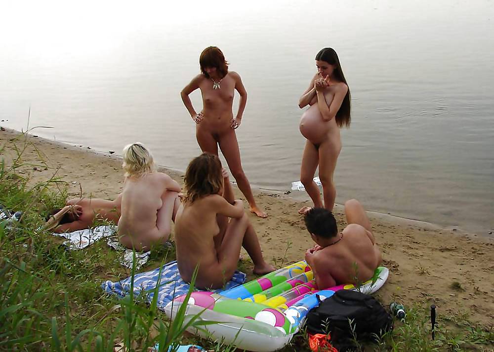 Strandparty Mit Schwangeren Schönheit #10449142