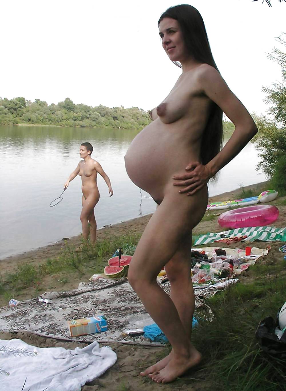 妊娠中の美女とビーチパーティ
 #10449289