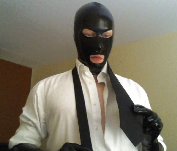 Immer In Latex-Handschuhen Und Maske Gekleidet #21711510