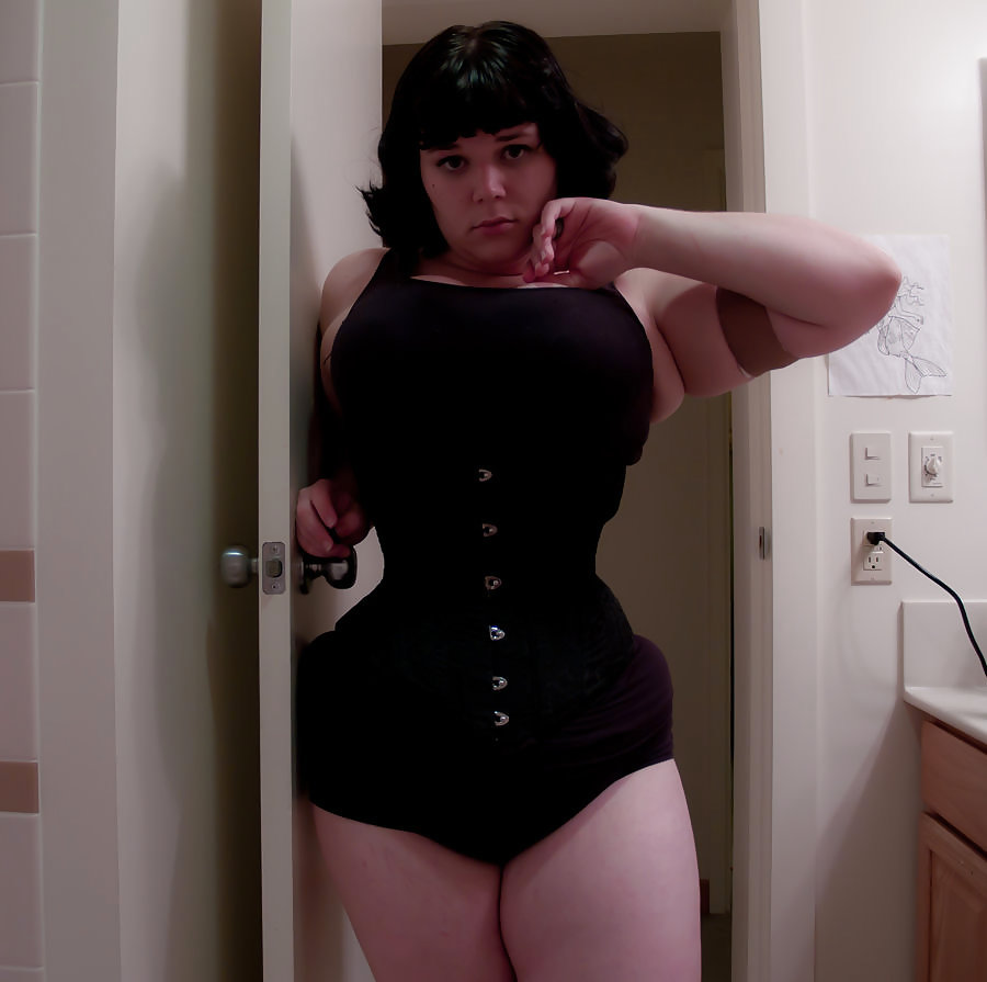Curvy Corsetted Cosplayer 'Underbust' #22171265
