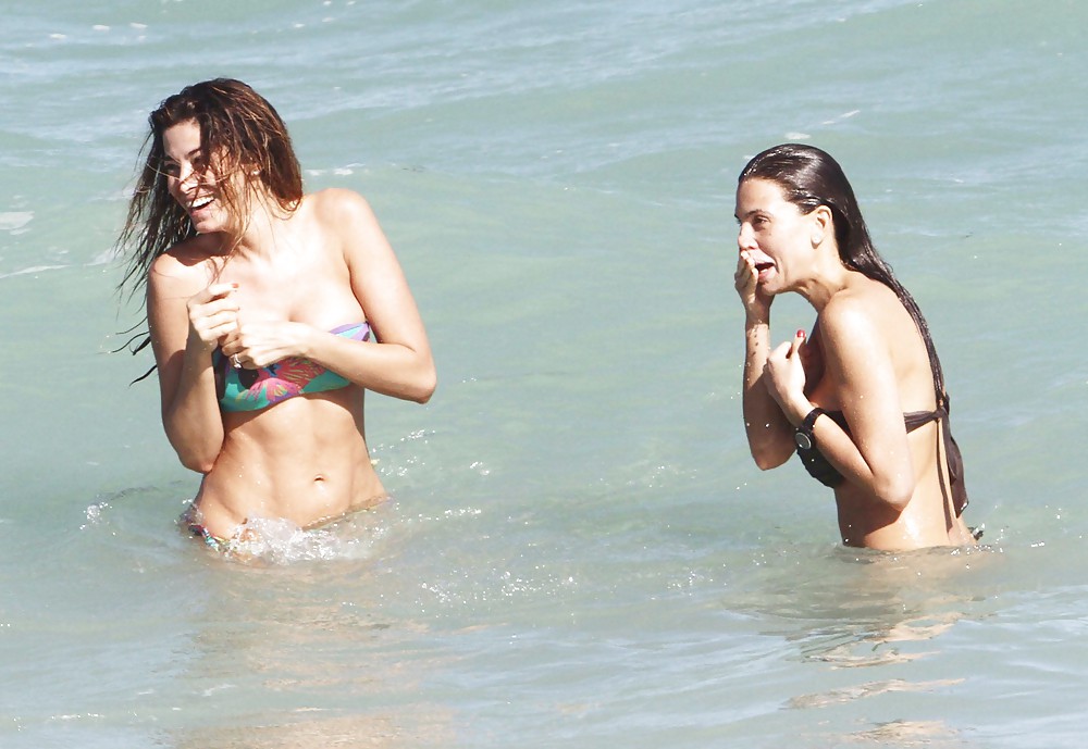 Aida Yespica Bikini Candids in Miami #6462551