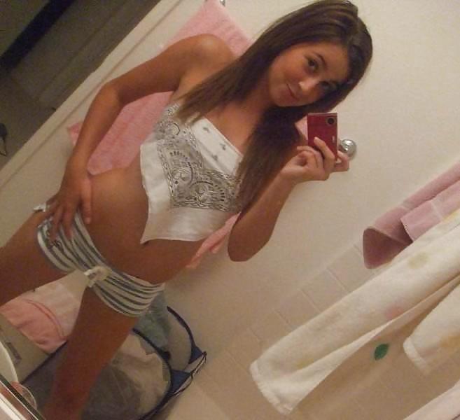 Extra adolescence taking self pics