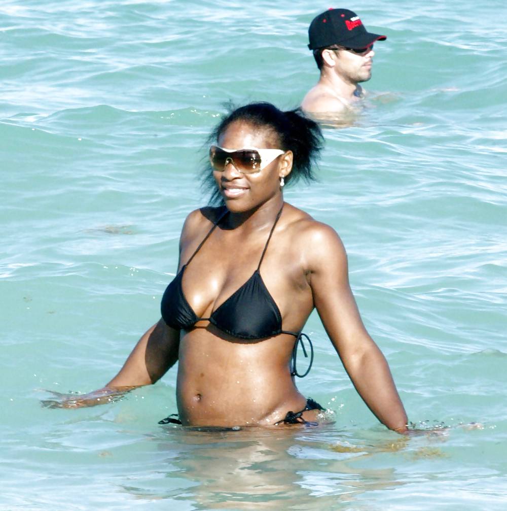 Sareena williams en bikini negro
 #3217734