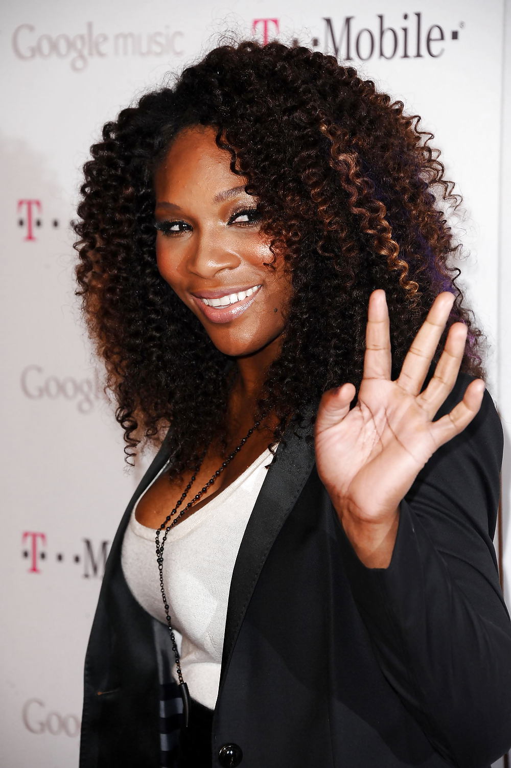 Serena Williams LEGGY at the Google Music launch party in LA #7112391