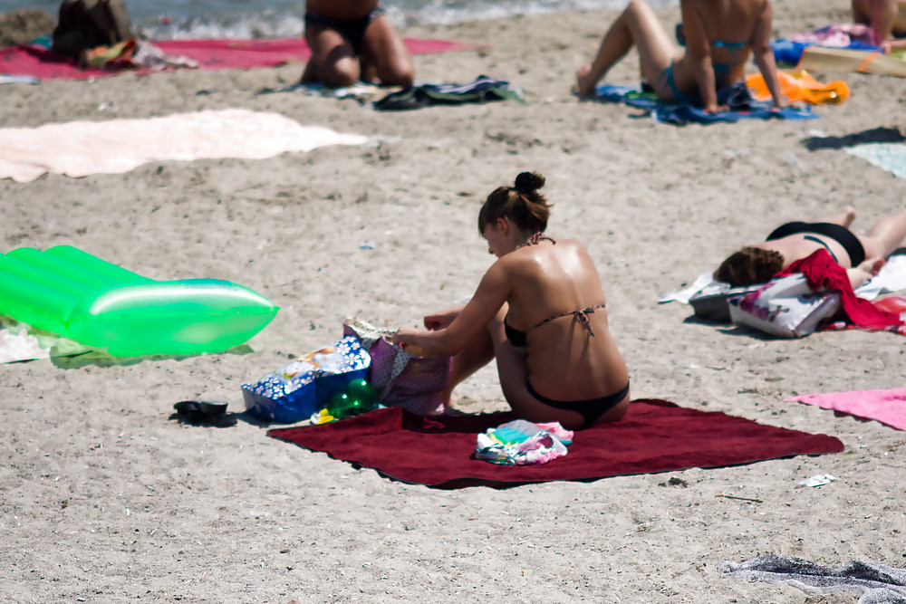 Tanga e topless sulla spiaggia ucraina))
 #4648696
