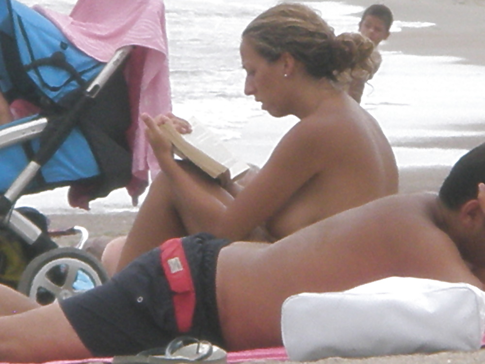 Spiaggia in topless
 #1078530