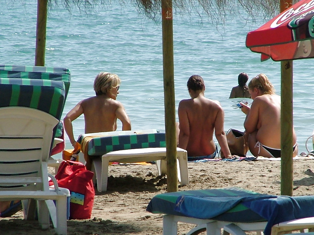 Spiaggia in topless
 #1078552