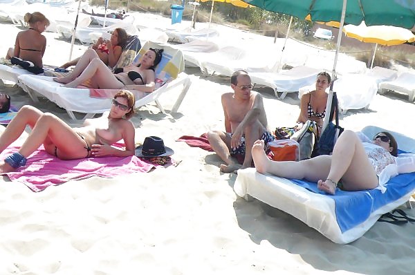 Spiaggia in topless
 #1078573