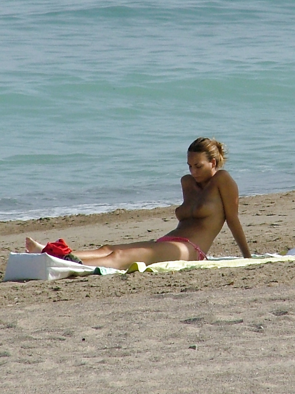 Spiaggia in topless
 #1078674