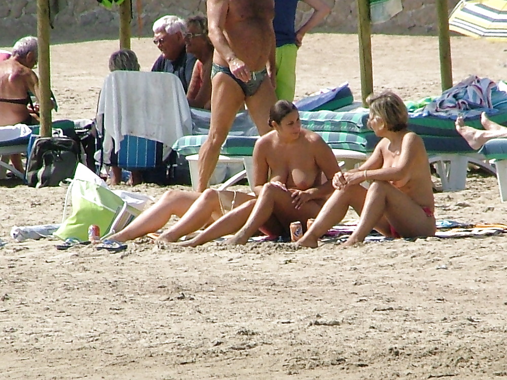 Spiaggia in topless
 #1078732