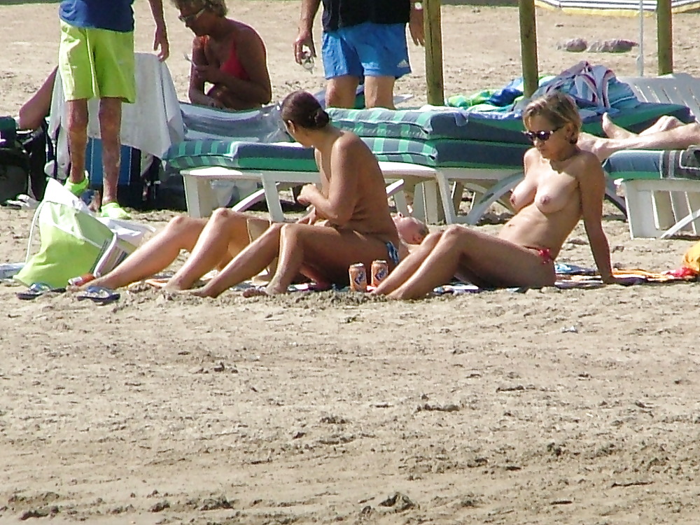 Spiaggia in topless
 #1078820