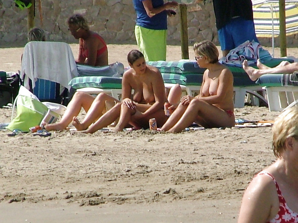 Spiaggia in topless
 #1078831