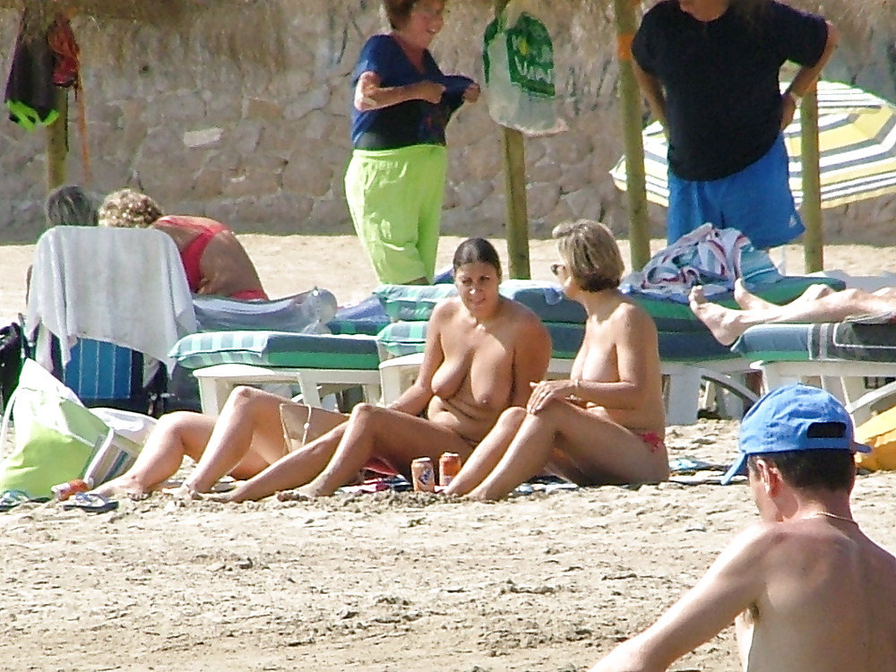 Spiaggia in topless
 #1078850
