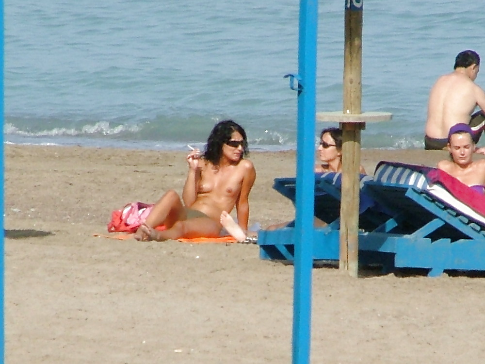 Spiaggia in topless
 #1079074
