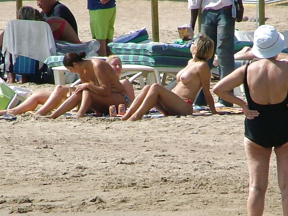 Spiaggia in topless
 #1079245