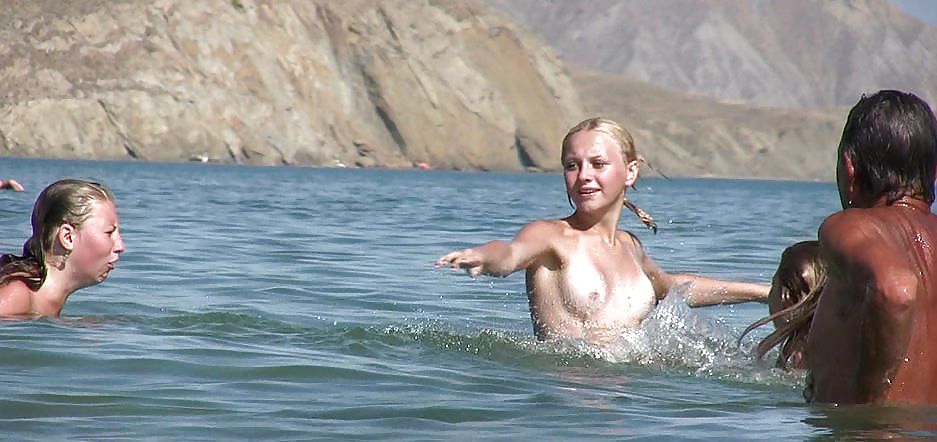 Rubias de playa nudistas
 #3514423