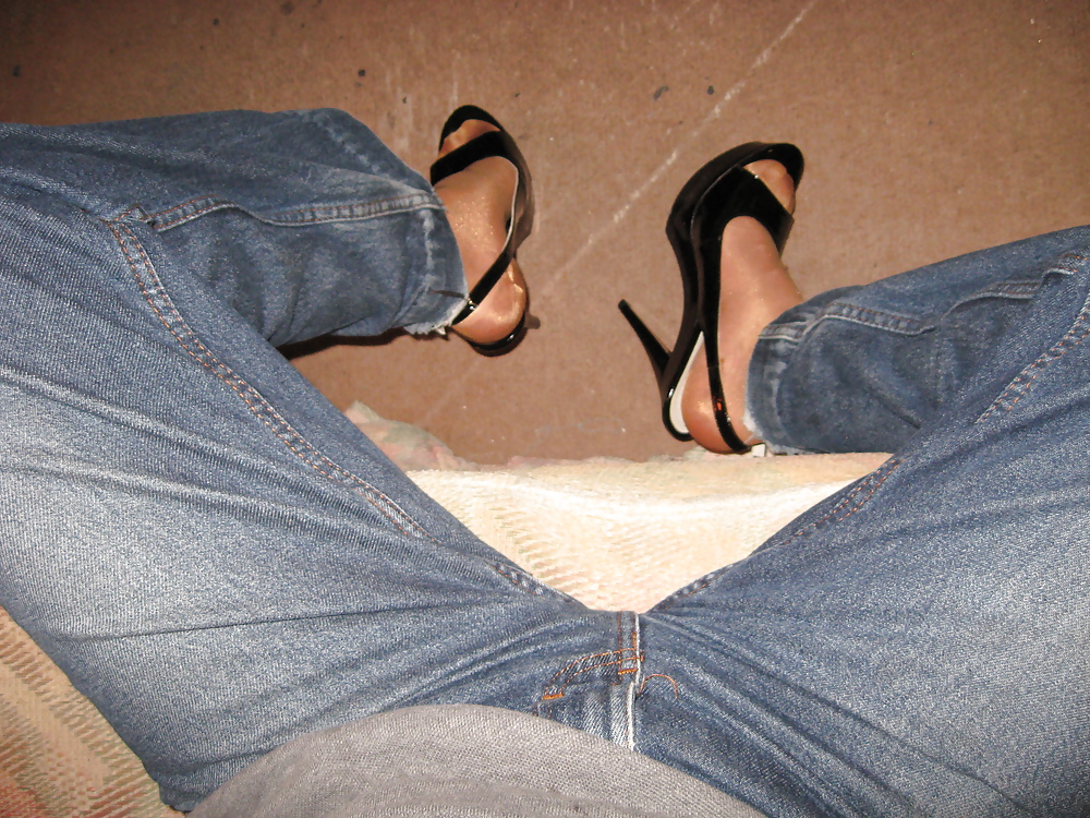 Tacones altos y pantimedias
 #1128170
