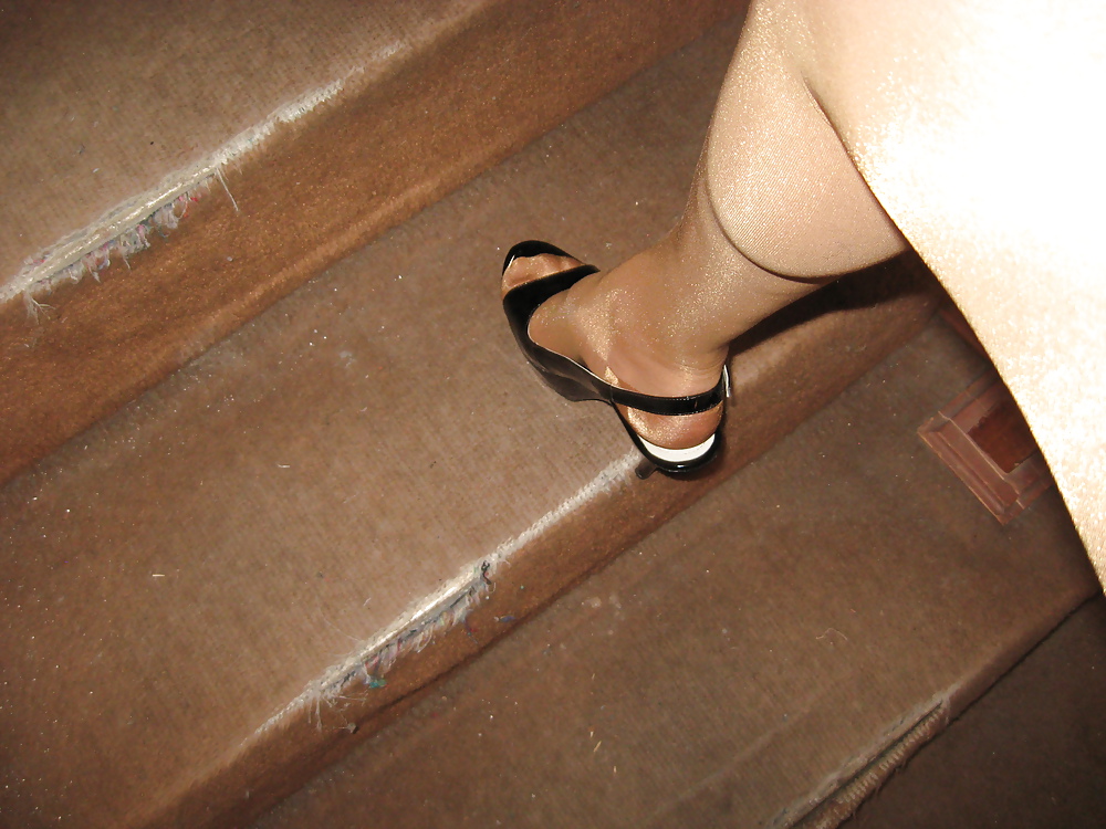 Tacones altos y pantimedias
 #1128355