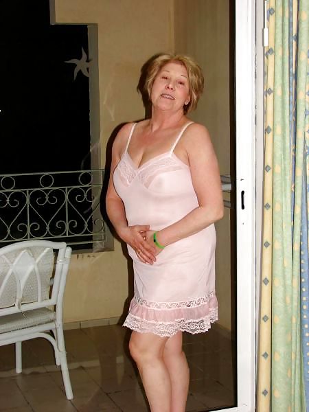 Mütter & Omas Gekleidet #9619057