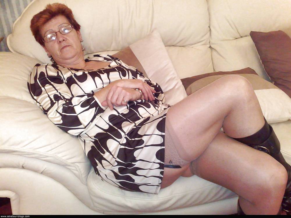 Mütter & Omas Gekleidet #9619085