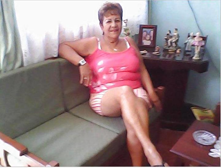 Mütter & Omas Gekleidet #9619089