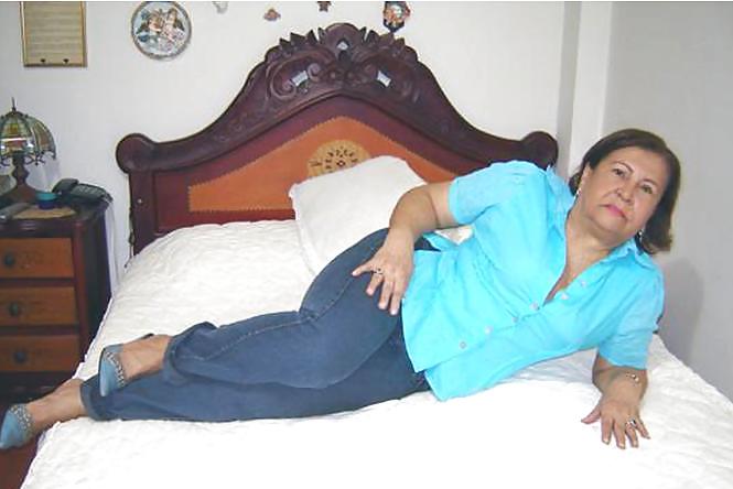 Mütter & Omas Gekleidet #9619097