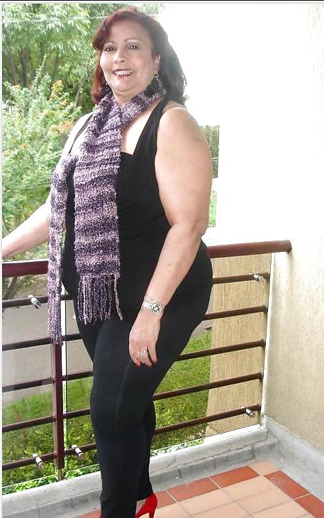 Mütter & Omas Gekleidet #9619162