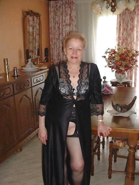 Mütter & Omas Gekleidet #9619201