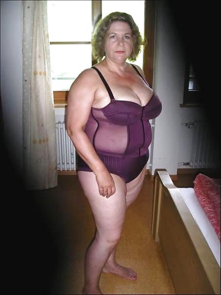 Mütter & Omas Gekleidet #9619205