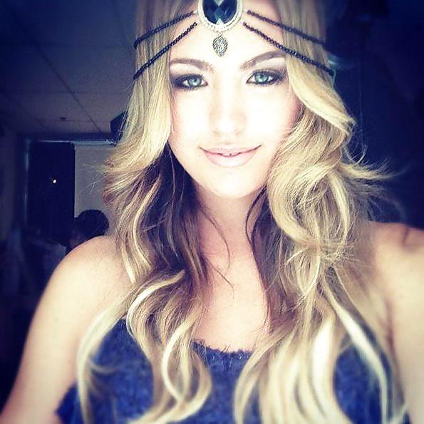 A simple of me #20889828